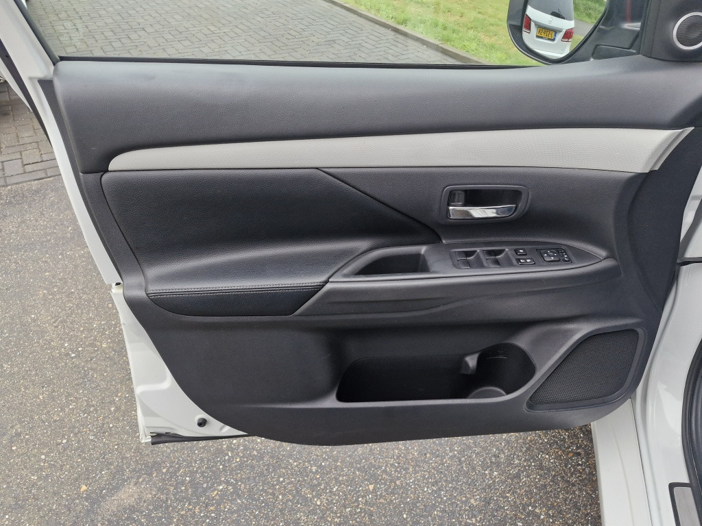 Mitsubishi Outlander 2.0 phev instyle+