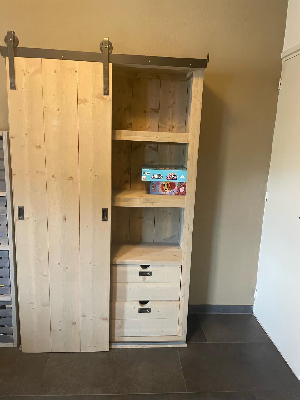 Mooie steigerhoutenkast te koop!
