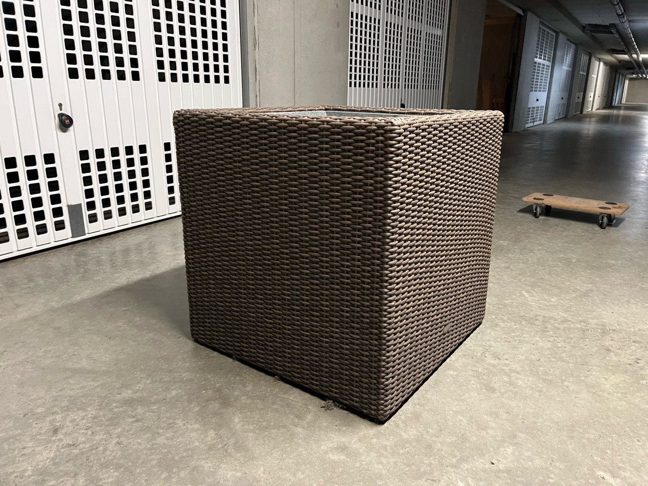 Wicker plantenbak bruin