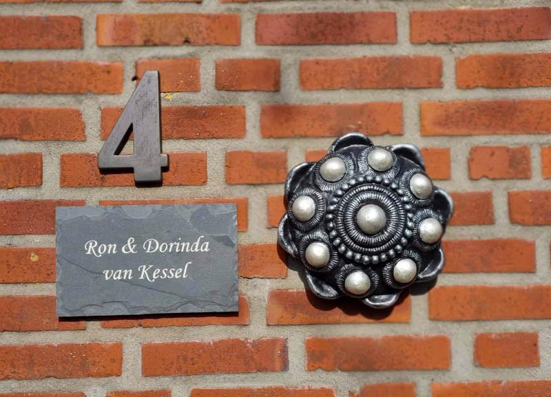 Zeeuwse hangknop beton - verkrijgbaar in 5 diameters en 4 kleuren.