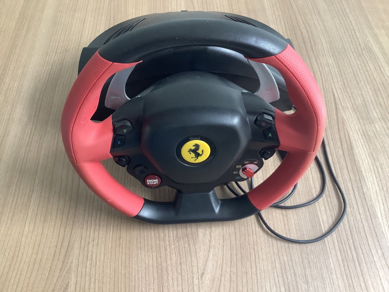 Thrustmaster 458 Ferrari Spyder stuur met pedalen