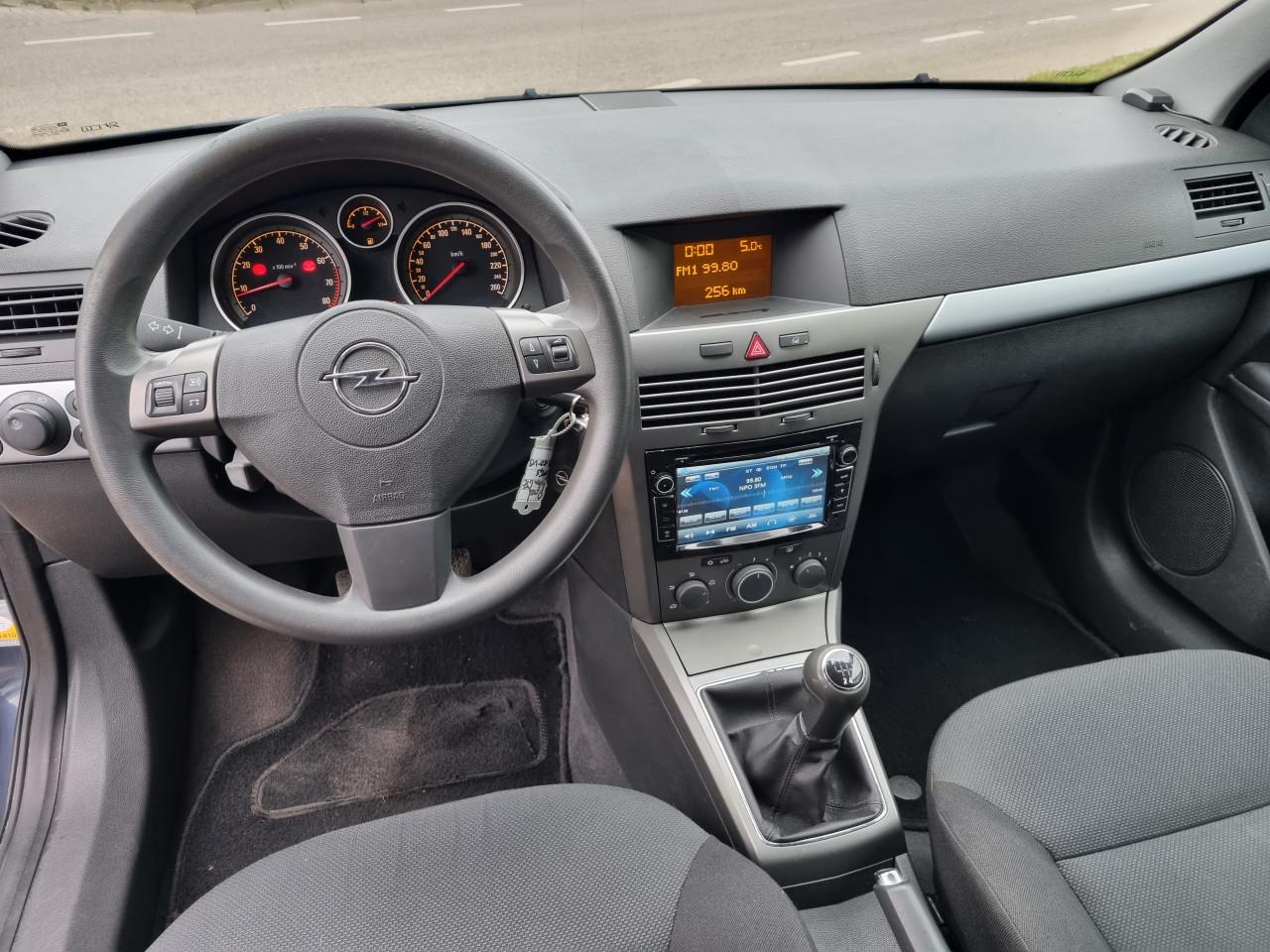 Opel Astra GTC 1.6 Edition