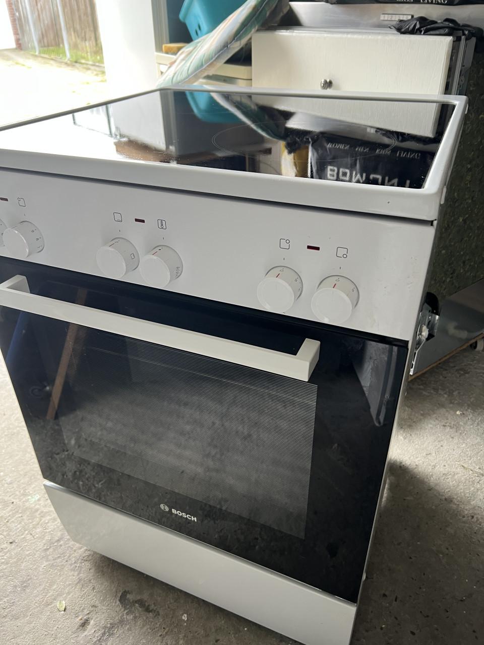 Nieuw Bosch vrijstaand 4 pits keramisch fornuis met oven
