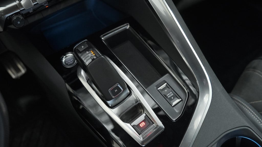 Peugeot 3008 1.6 puretech 180 eat8 gt | trekhaak | camera | dodehoekdetecti