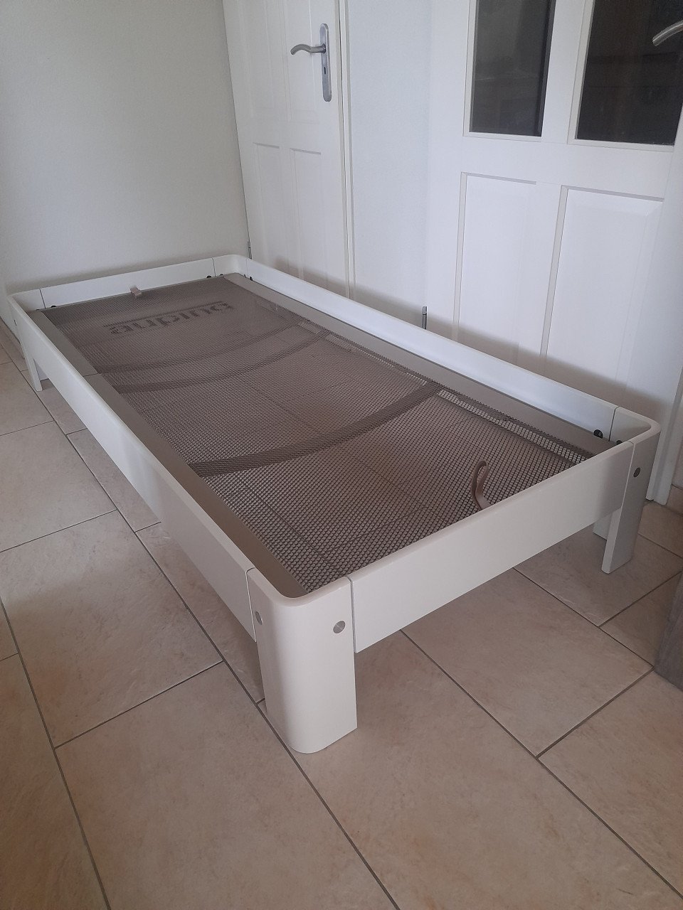 Auping bed ( hand verstelbaar ) 90 x 200 (in goede staat )