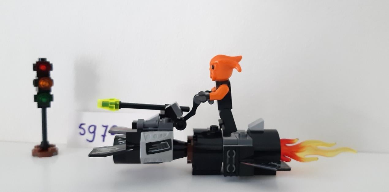 LEGO Space Police 5970: De Vriesstraal met Kranxx + Ruimtepolitie 3 Agent 2