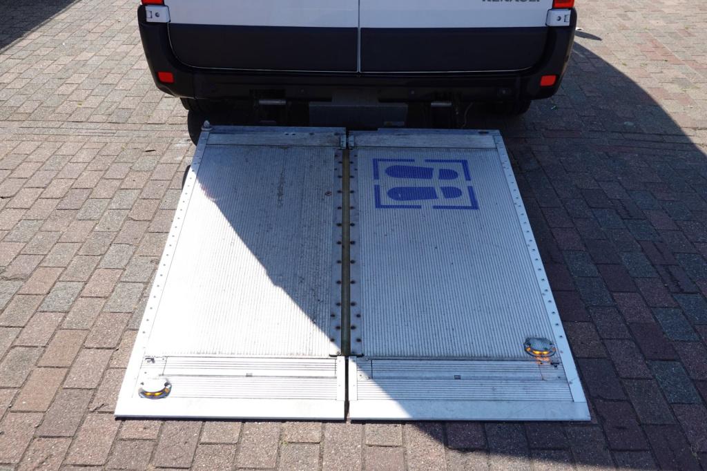 Renault Master t33 2.3 dci 135 l2h2 met laadklep