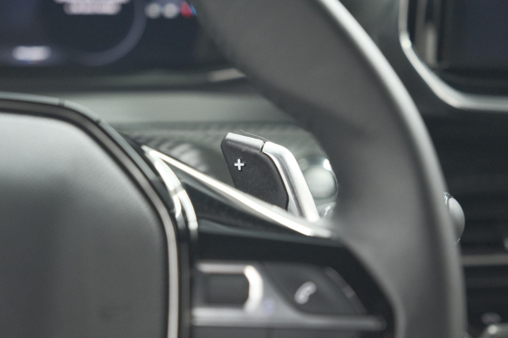 Peugeot 2008 puretech 130 eat8 allure | 360 camera | dodehoekdetectie | ada