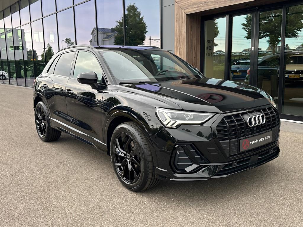 Audi Q3 35 tfsi s-line | panoramadak | zwart optiek | trekhaak | camera | e