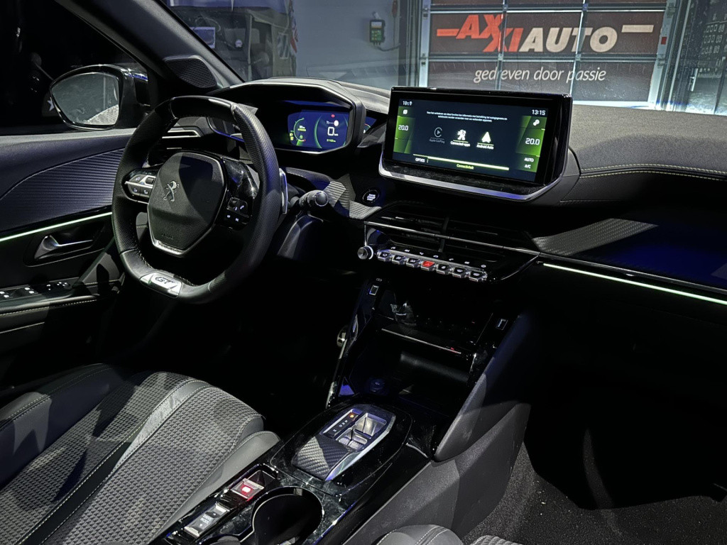 Peugeot 208 1.2 puretech gt *pano*camera*carplay*