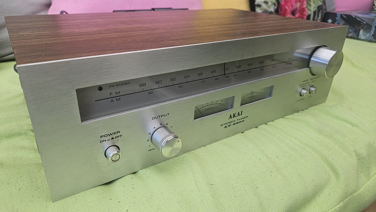 Akai AT-2200 Stereo Tuner - Vintage Topstuk