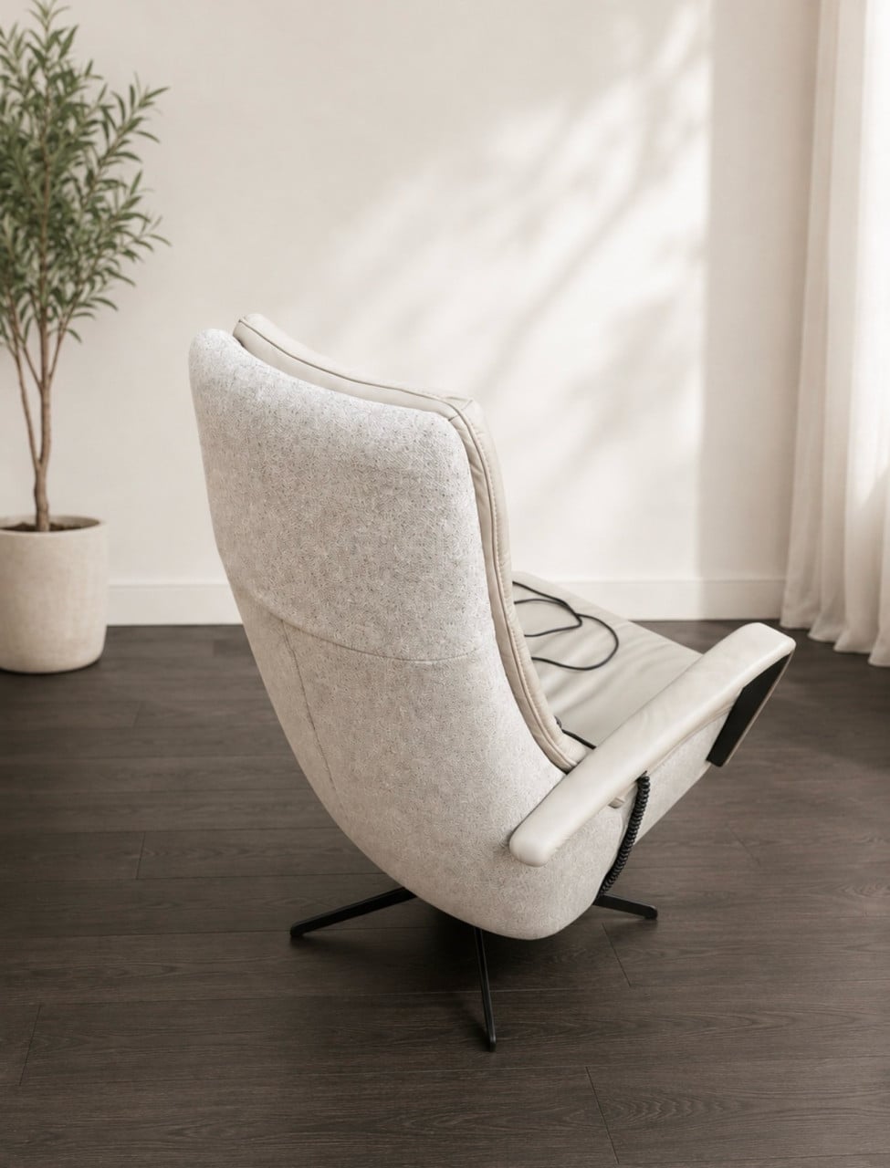 Prachtige elektrische Prominent sta op fauteuil