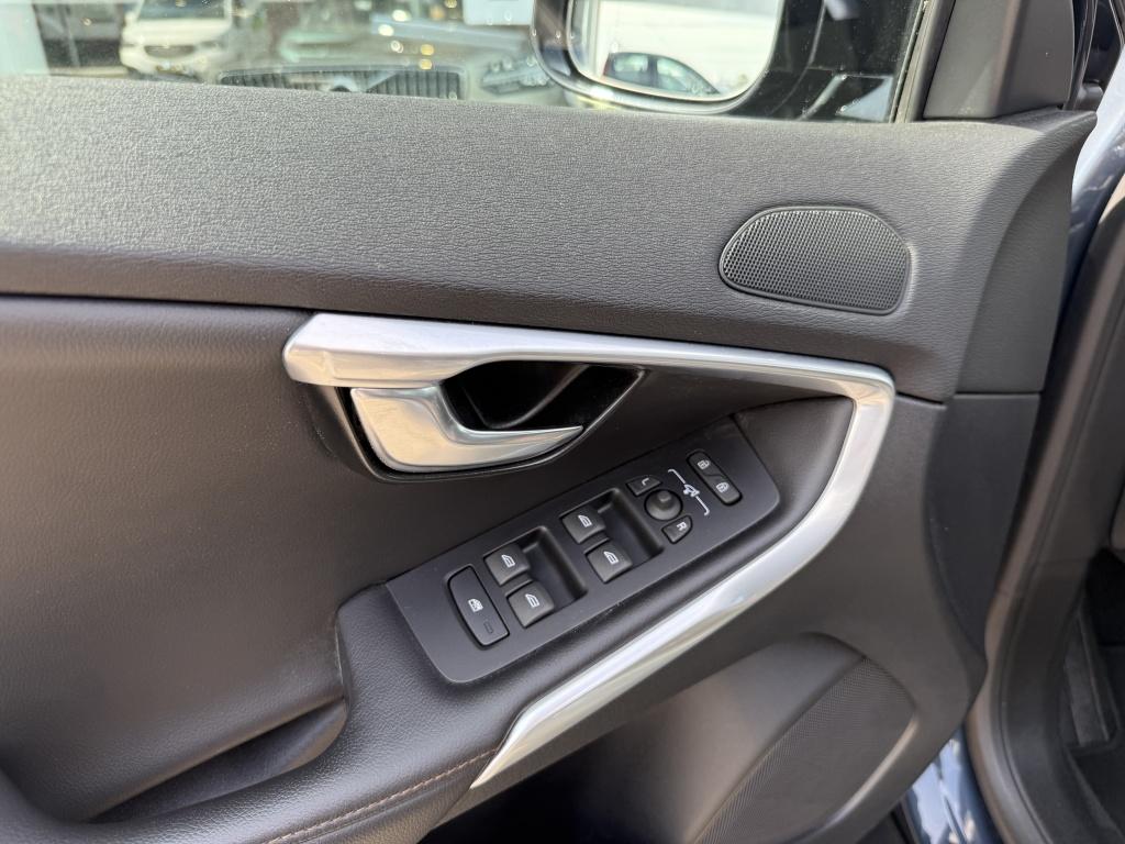 Volvo V40 cross country t3 153pk aut6 polar+ luxury| leder|pano| camera| tr