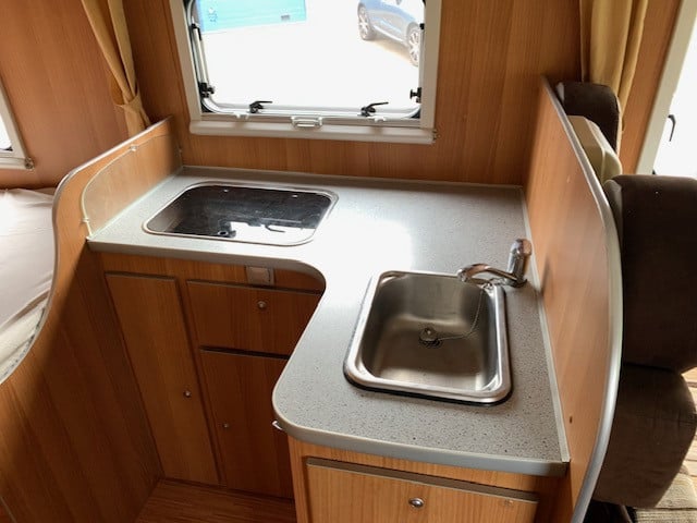 Hele mooie en frisse half integraal Fiat Ducato-McLouis P700 camper