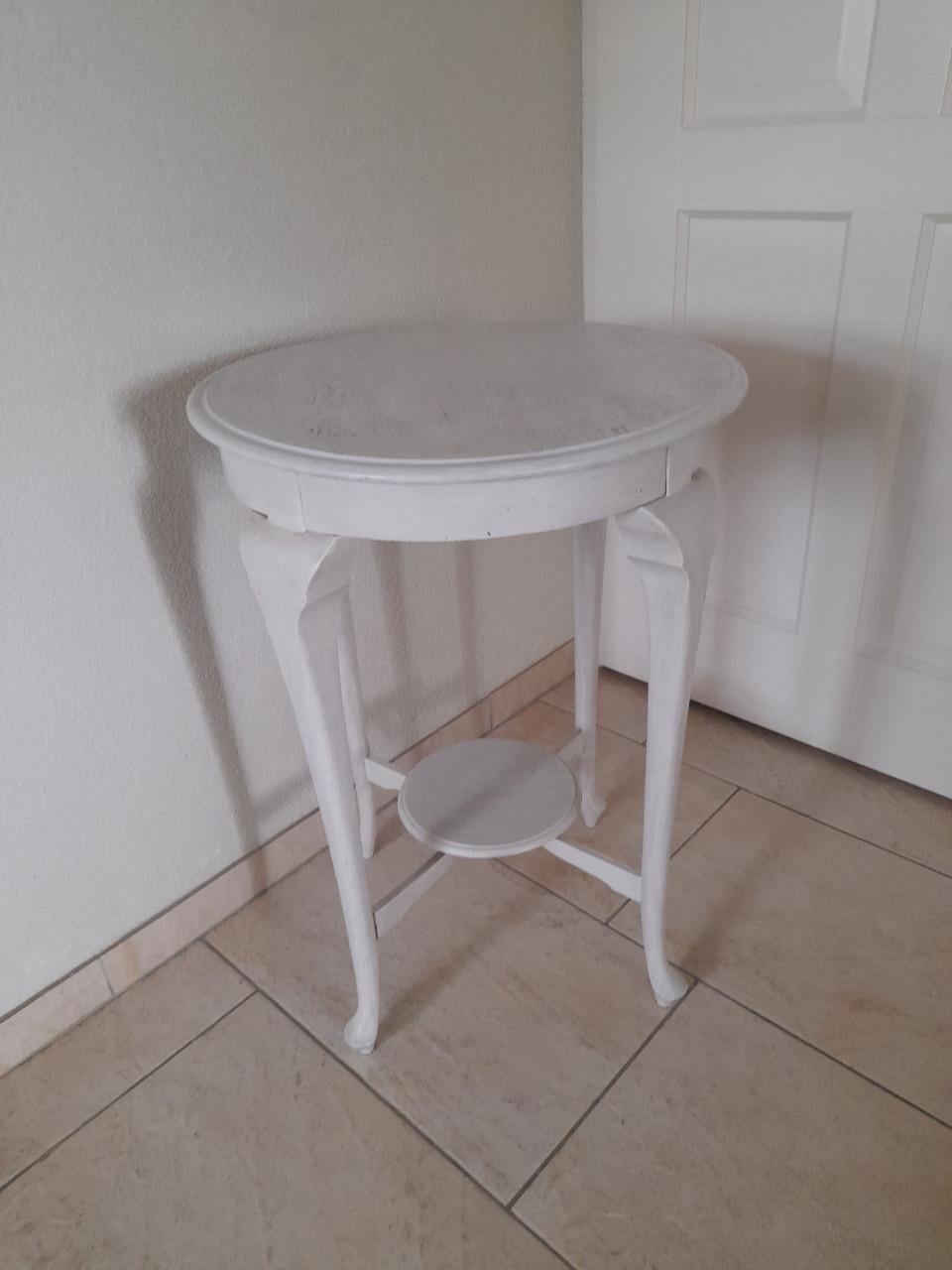 Leuk bijzettafeltje 48 x 68H (in goede staat )