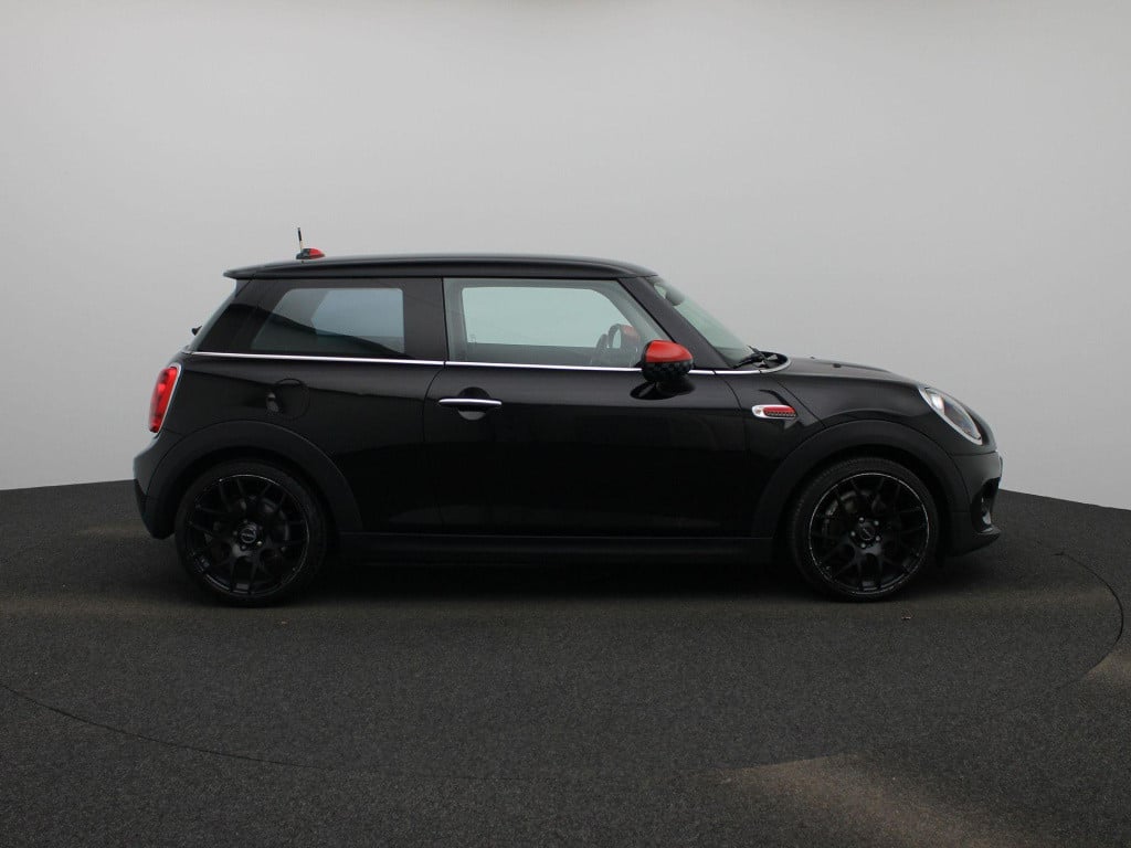 Mini Cooper mini 1.5 | lmv | parkeer sensoren | navigatie | airco | cruise 