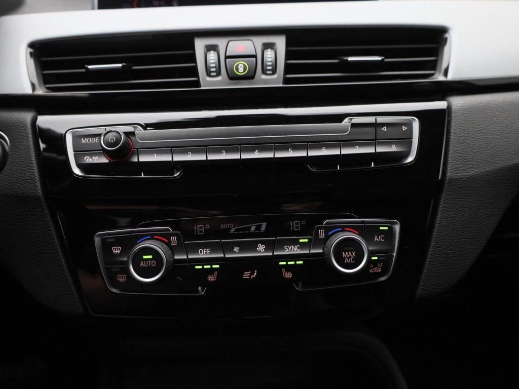 BMW X1 sdrive18i business edition plus | automaat | lmv | trekhaak | parkee