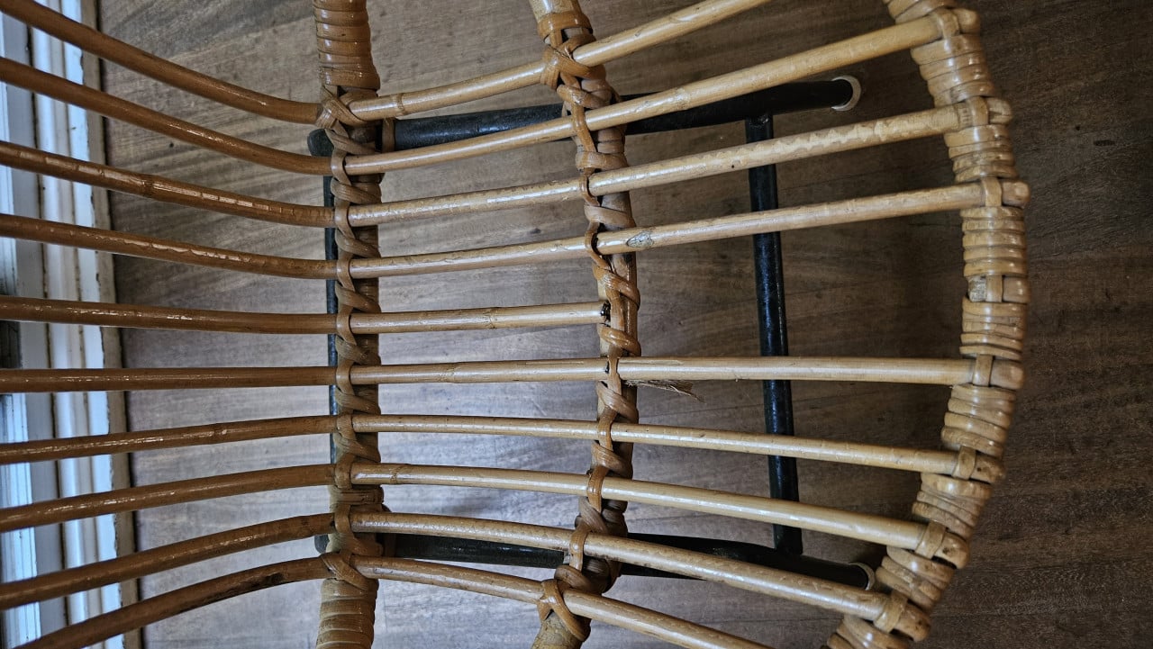 Antieke rotan kinderstoeltjes
