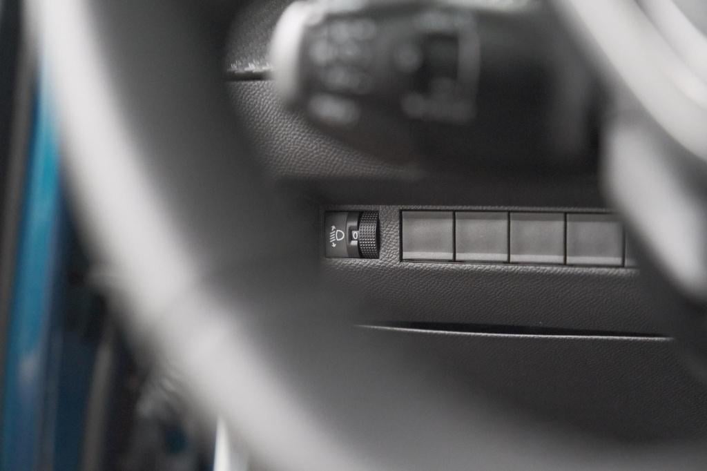Peugeot E-2008 ev allure 54 kwh | soh 97,7% | 11 kw lader | apple carplay |