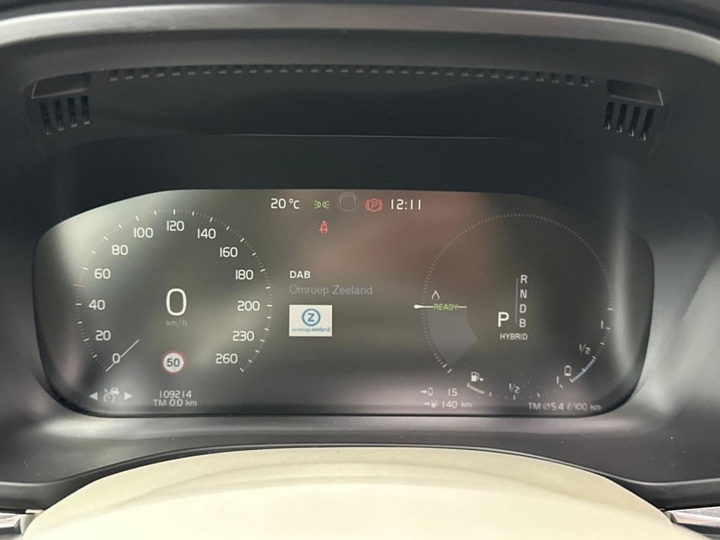 Volvo XC60 t8 390pk recharge momentum|