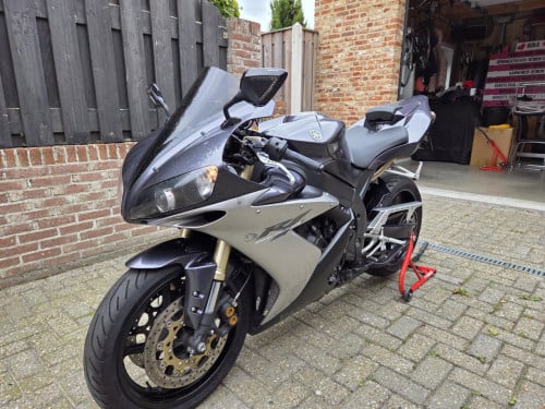 Yamaha YZF R1