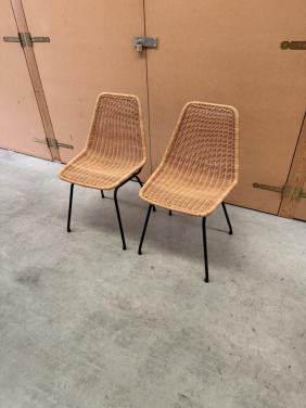 2 stoelen metalen frame met rieten zitting