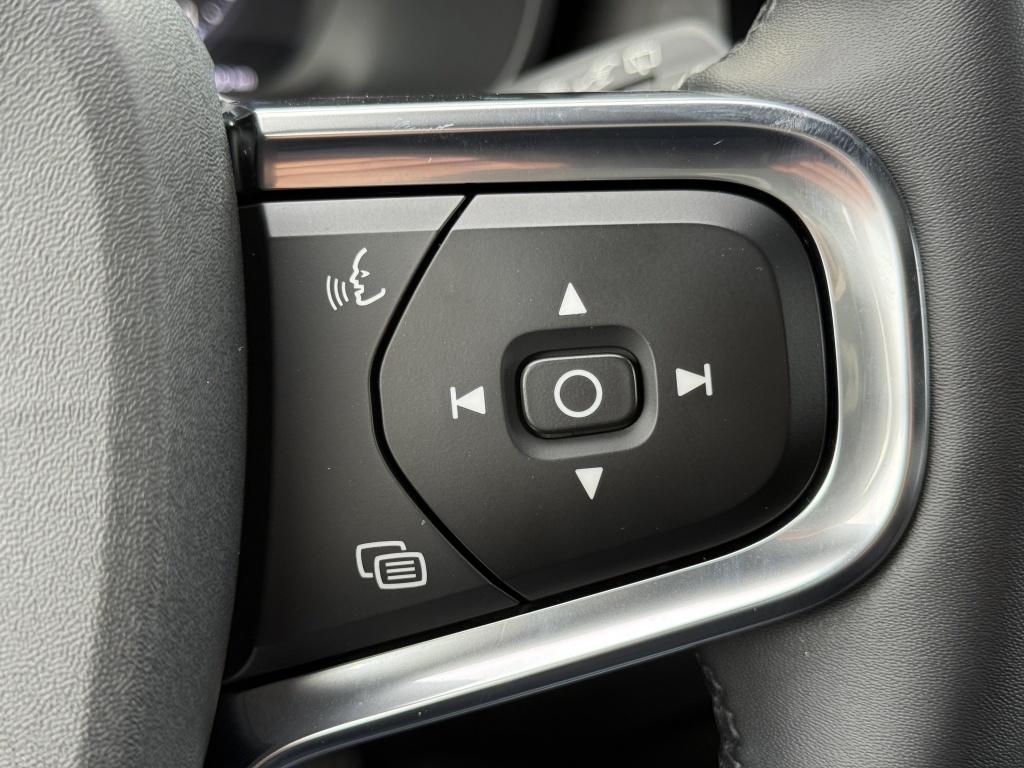 Volvo XC40 t5 262pk recharge ultimate dark| panodak| adap.cruise| camera| e