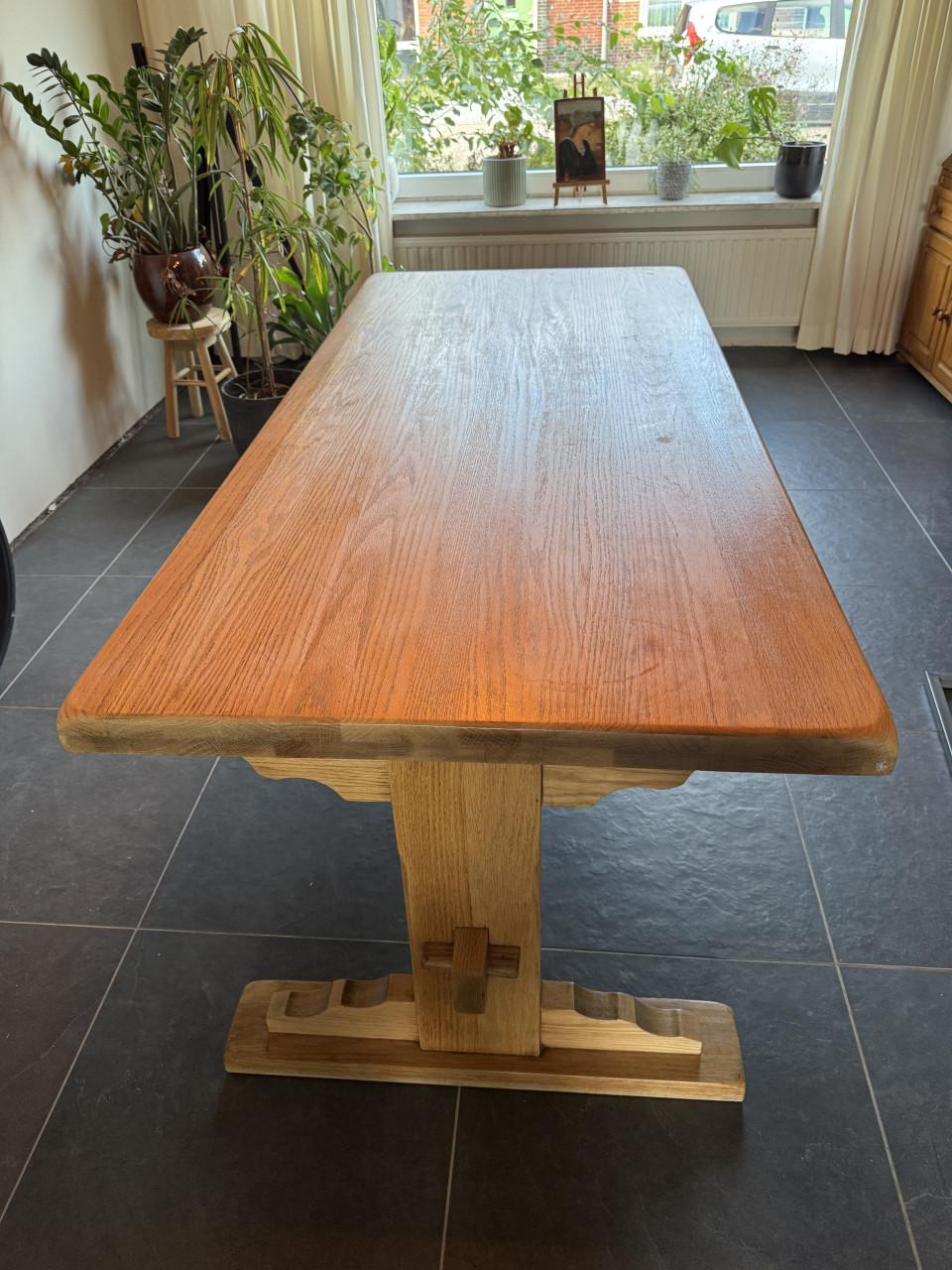 Eikenhouten kloostertafel