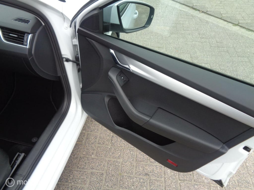 Skoda Octavia combi 1.0 tsi greentech ambition/automaat/airco/cruise/apple 