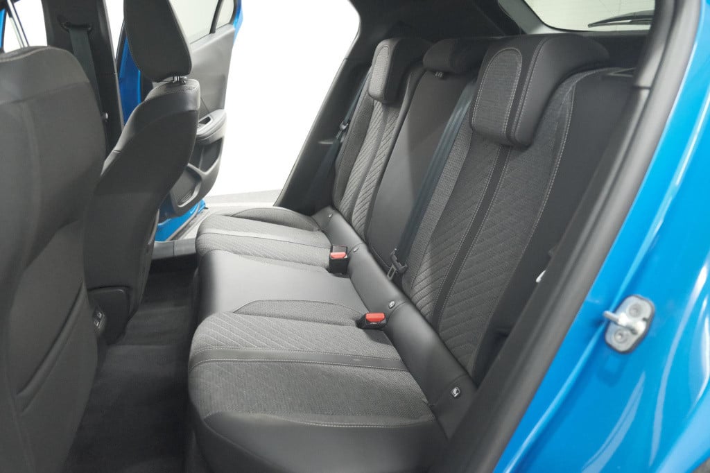 Peugeot 2008 puretech 130 eat8 blue lease allure | camera | navigatie | par