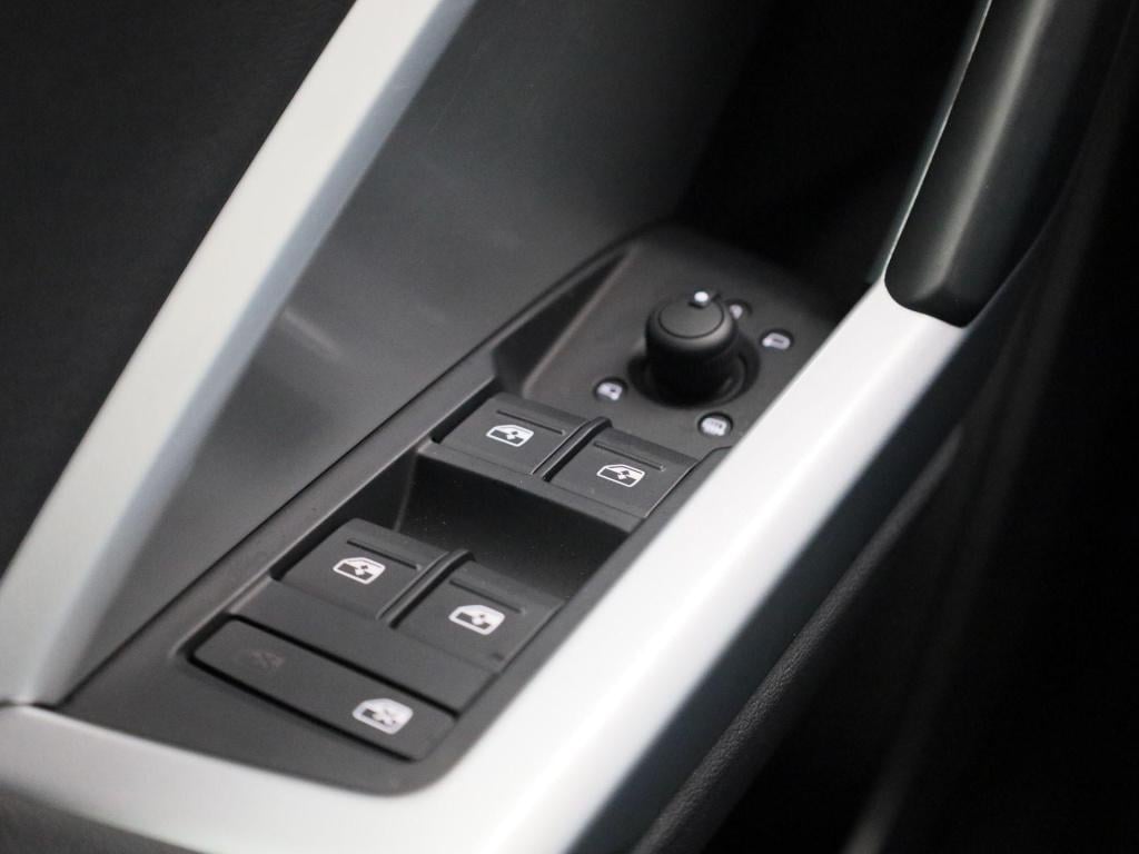 Audi Q3 sportback 35 tfsi pro line business | automaat | navigatie | leder 