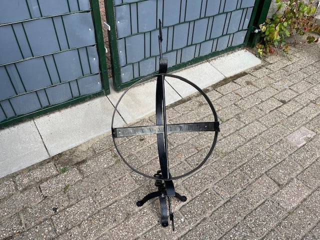 Zonnewijzer ijzer half open 38 cm