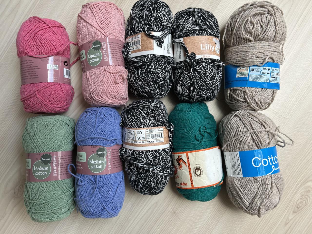 25 bollen garen, van alles wat....