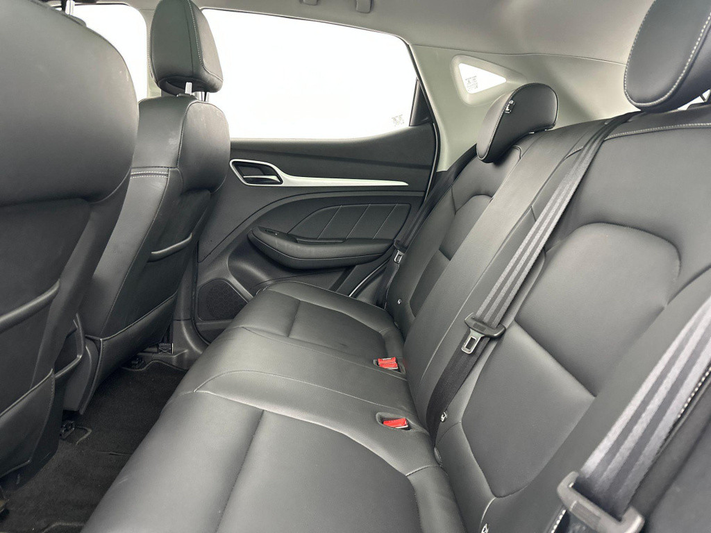 MG Zs-ev luxury 45 kwh | panoramadak | dealer onderhouden | leder | apple c