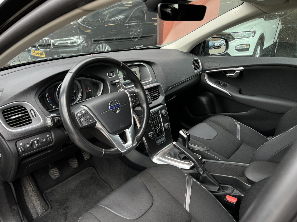 Volvo V40 2.0 t3 momentum | cruise | lmv 17'' | navi