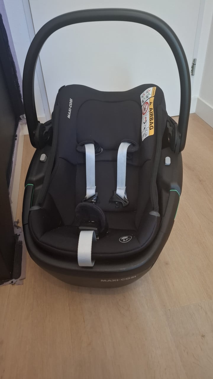 Maxi Cosi Coral 360 met isofix draaibaar en uitschuifbaar