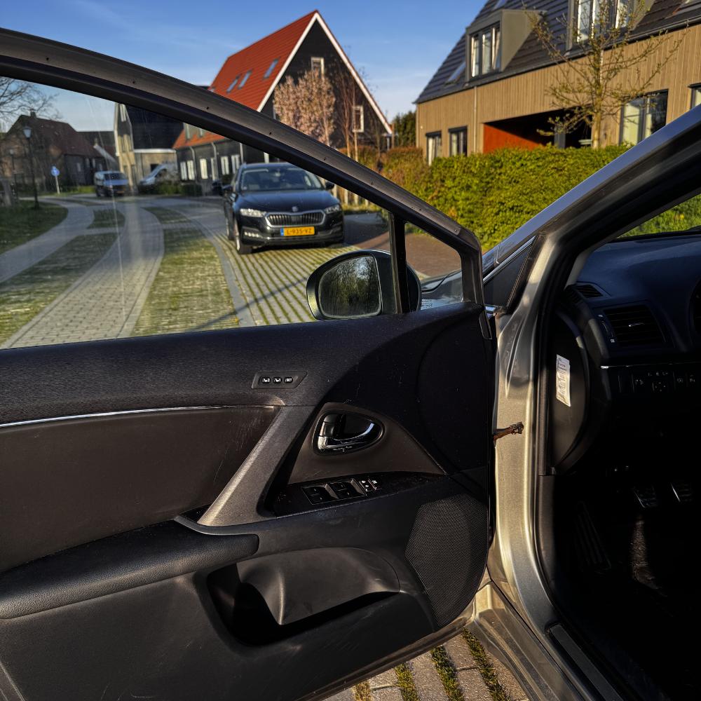 Toyota Avensis Wagon 1.8 Executive Business Leder Navi Camera 1e Eigenaar