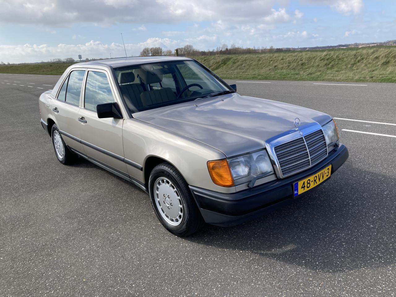 Mercedes 260E