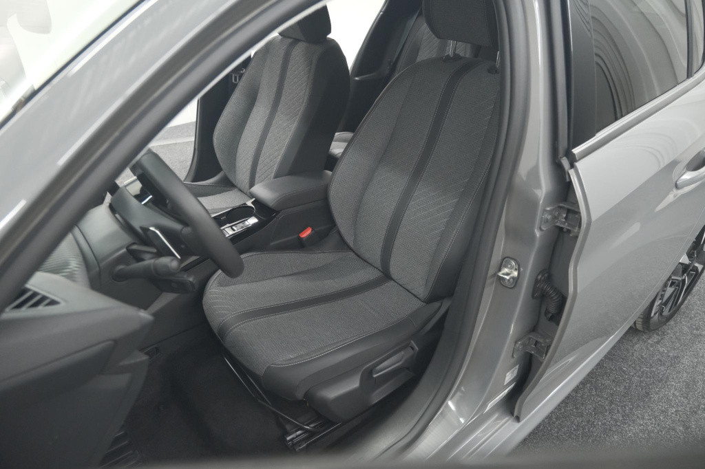Peugeot 208 hybrid 100 e-dcs6 allure | camera | apple carplay | keyless ent