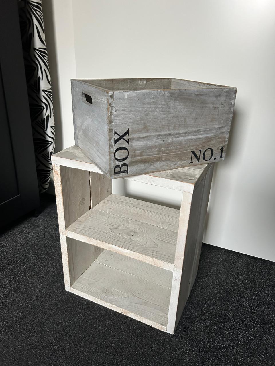 Houten krukje/tafeltje/kastje