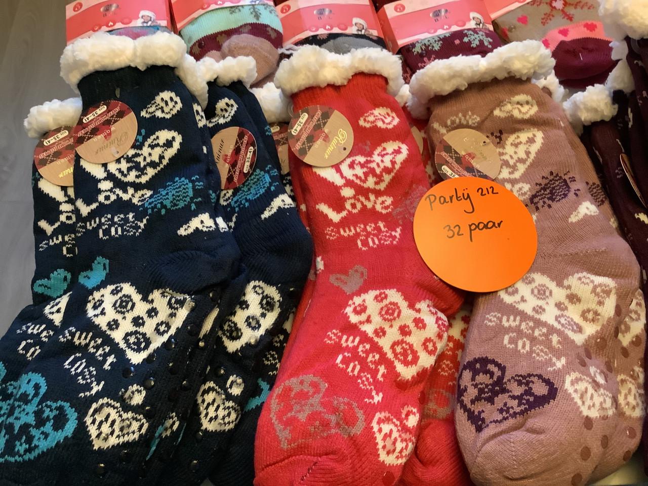 Partij super leuke fluffy huissokken. (Partij 212)