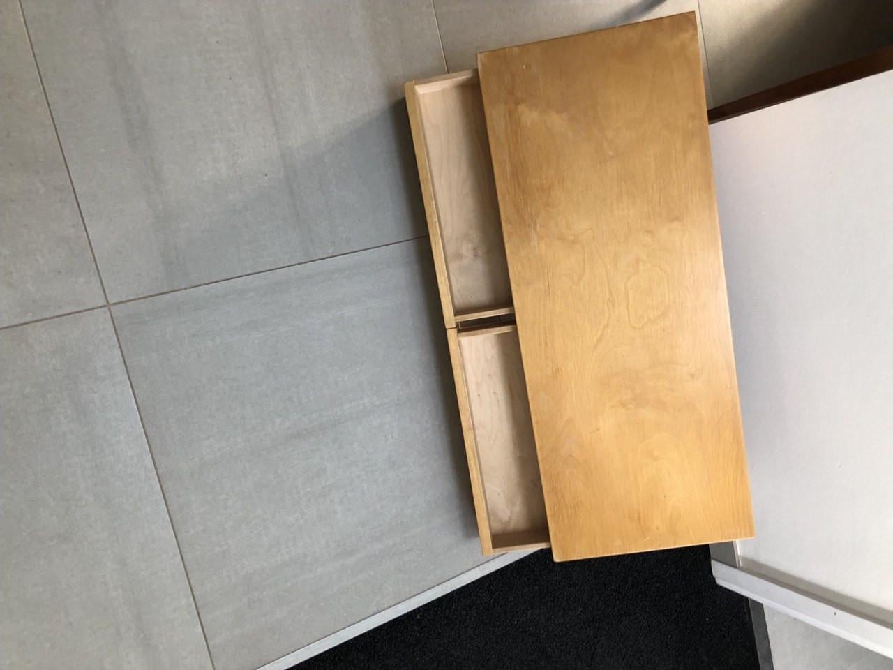 Kaptafel met spiegel en kruk van Pastoe