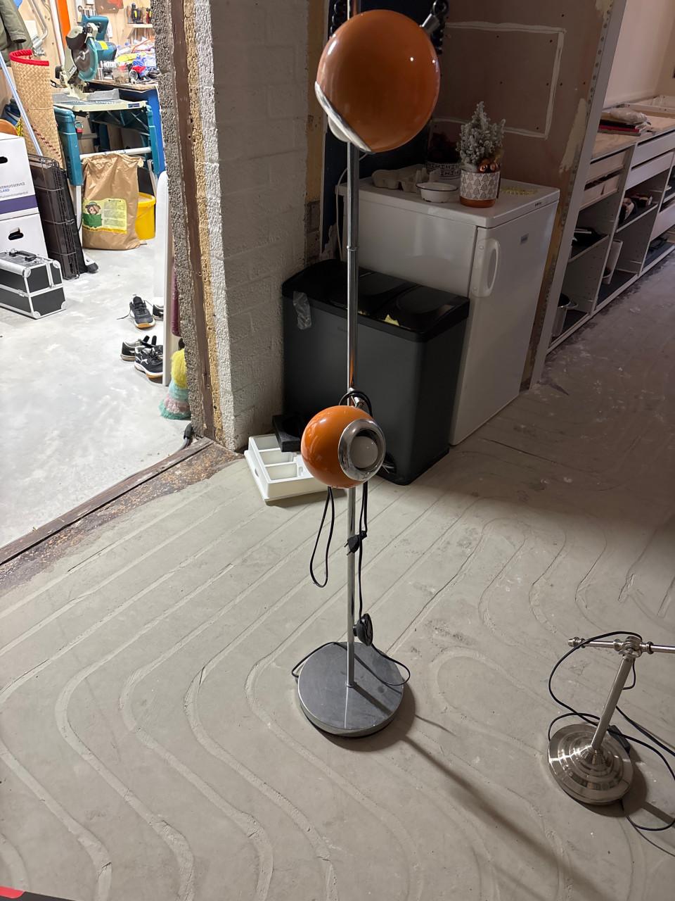 Staande lamp retro rond oranje