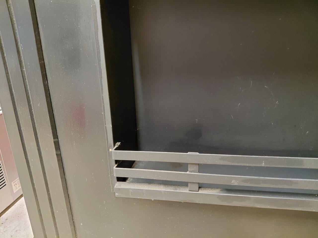 Haard voorzet kast. Zwart.