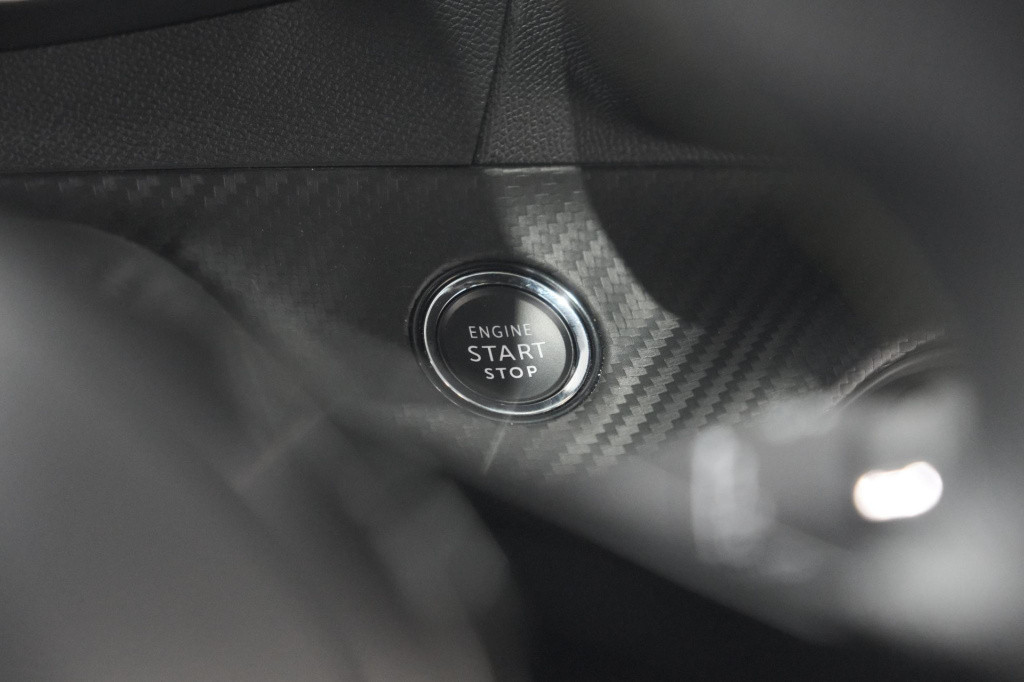 Peugeot 208 puretech 100 gt | camera | adaptieve cruise control | navigatie
