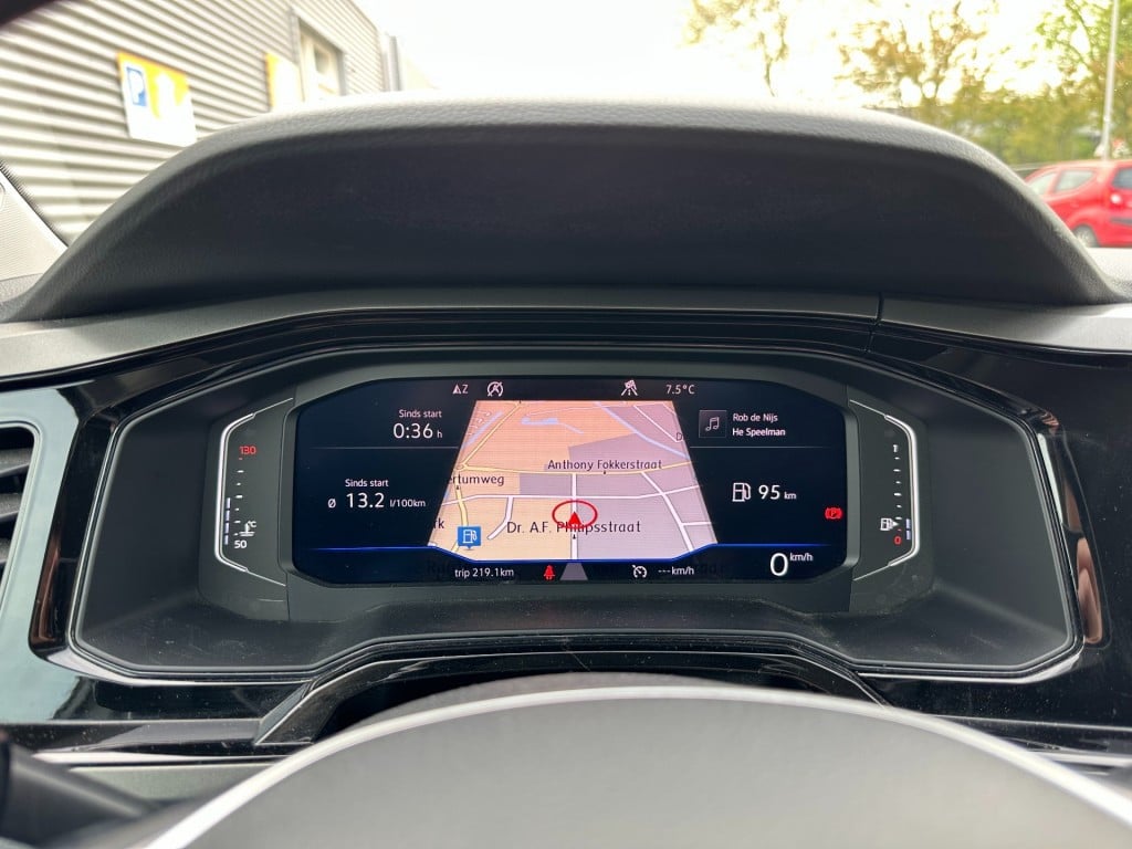Volkswagen Polo 1.0 tsi comfortline business r-line camera virtual cockpit 