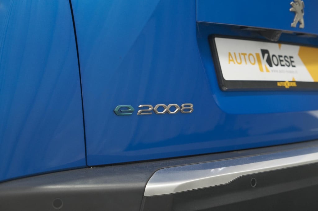 Peugeot E-2008 ev gt 50 kwh | 3 fase | trekhaak | panoramadak | adaptieve c
