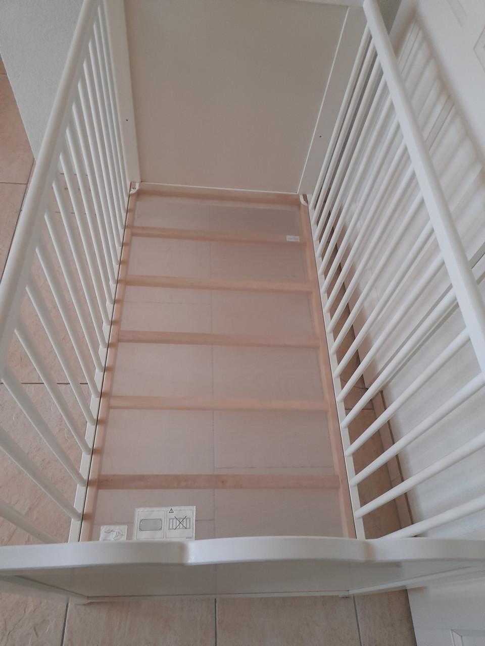 Wit ledikantje (in goede nette staat )