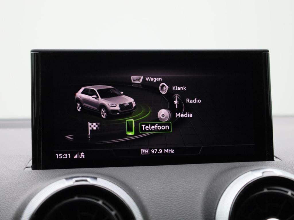 Audi Q2 35 tfsi pro line | panoramadak | stoelverwarming | leder | camera |