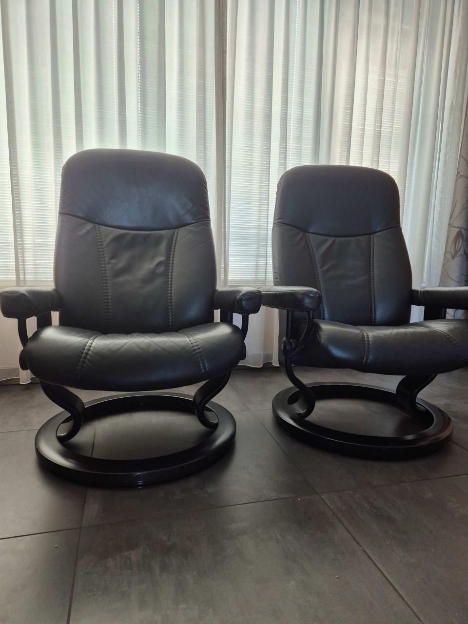 Relaxstoel zwart leer met voetenbank (2 stuks)